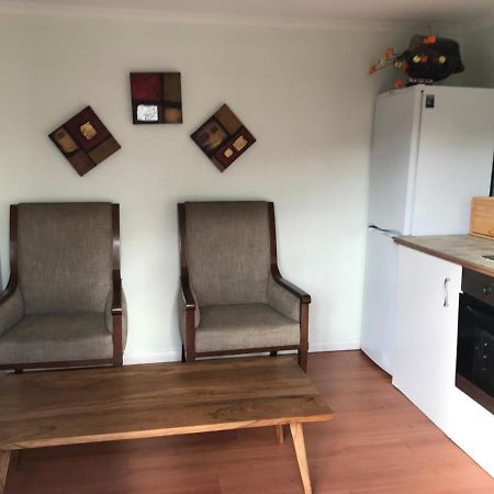 Cosy Cottage Annex In Fairlop อิลฟอร์ด ภายนอก รูปภาพ