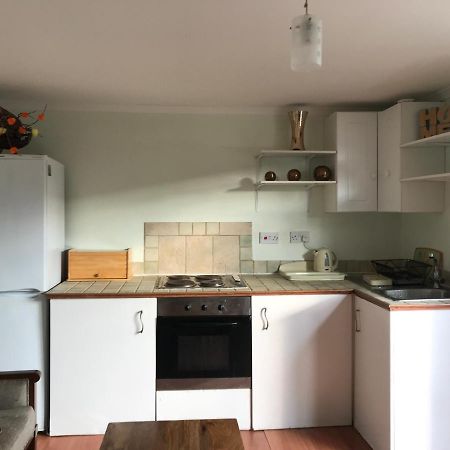 Cosy Cottage Annex In Fairlop อิลฟอร์ด ภายนอก รูปภาพ