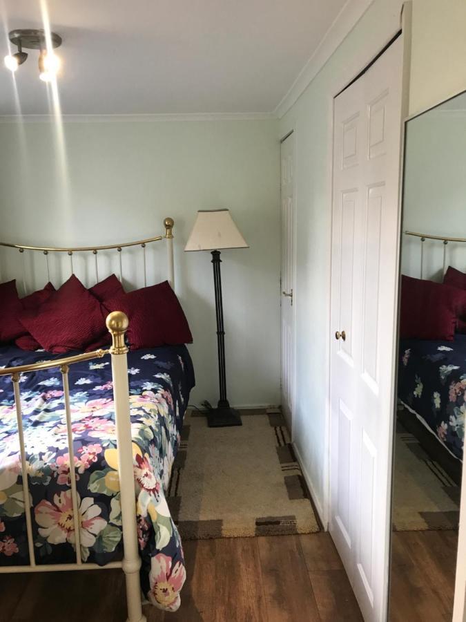 Cosy Cottage Annex In Fairlop อิลฟอร์ด ภายนอก รูปภาพ