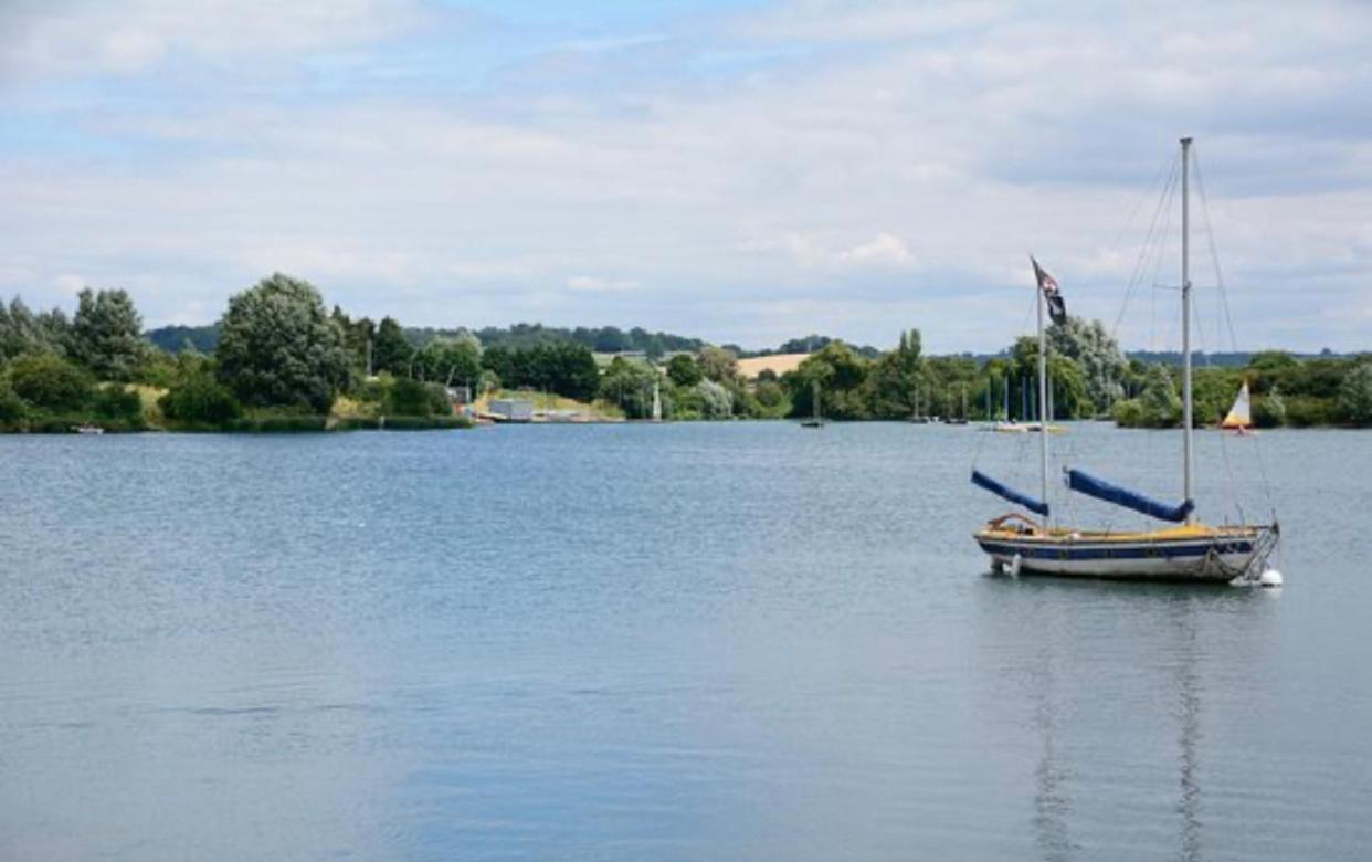 Cosy Cottage Annex In Fairlop อิลฟอร์ด ภายนอก รูปภาพ