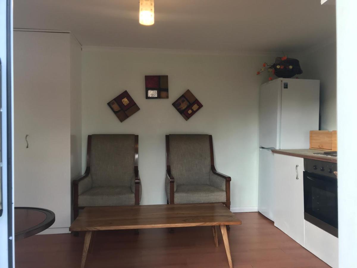 Cosy Cottage Annex In Fairlop อิลฟอร์ด ภายนอก รูปภาพ